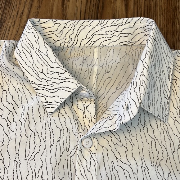 NWOT!! Men’s Lululemon short sleeve button down shirt - size large - Picture 2 of 5